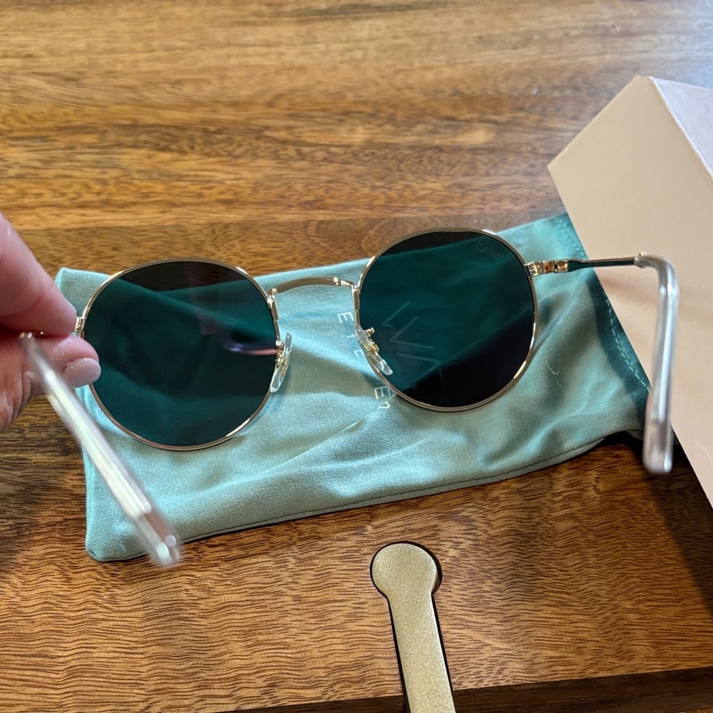 WMP Eyewear Nevada Polarized Women's Sunglasses- Gold with Pink Lenses - Picture 5 of 8